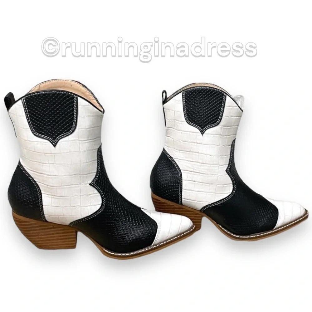 NWT ARider Eden Western Inspired Embossed Black White Cow Print Size 7